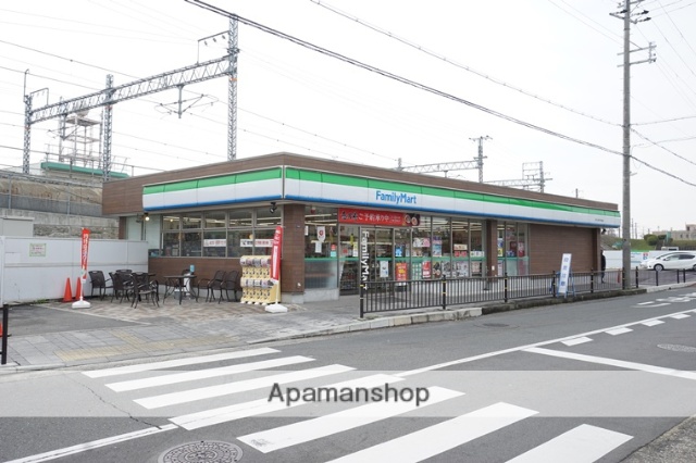 コンビニ　ファミリーマート茨木三島中学校南店（コンビニ）まで415m