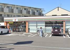 コンビニ　セブンイレブン大阪狭山半田5丁目店（コンビニ）まで552m