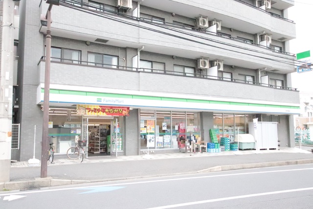 コンビニ　ファミリーマート　登戸駅東店（コンビニ）まで400m