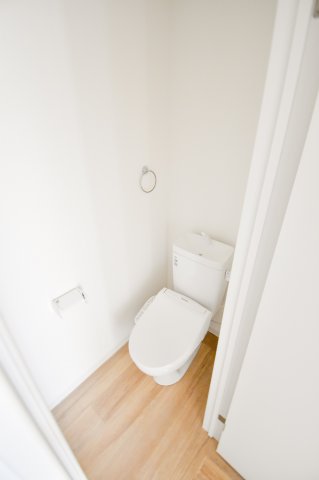 トイレ　清潔感があるトイレです。入るとホッとする、そんな空間。