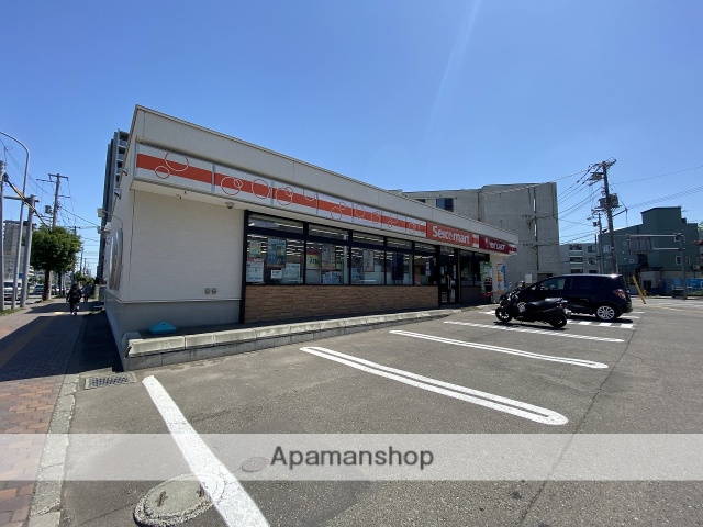 コンビニ　セイコーマート（コンビニ）まで785m