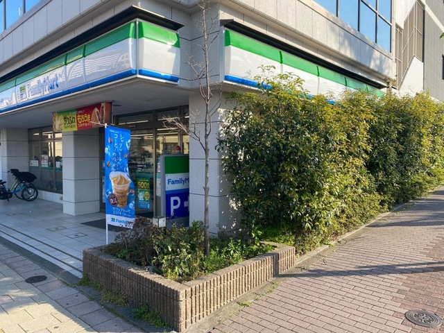 コンビニ　ファミリーマート板橋赤塚新町三丁目店（コンビニ）まで187m