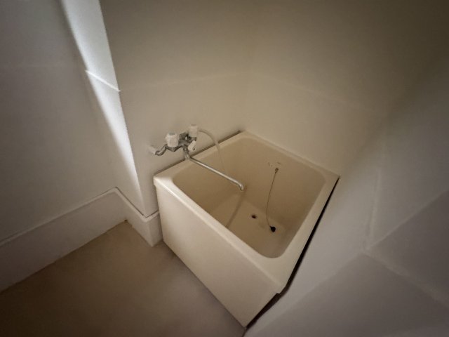バス・シャワールーム　コンパクトで使いやすいお風呂です