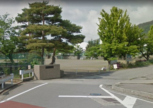 小学校　長野市立浅川小学校（小学校）まで915m