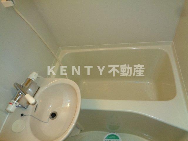 バス・シャワールーム　コンパクトで使いやすいお風呂です