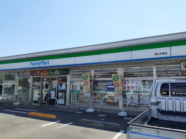コンビニ　ファミリーマートさん（コンビニ）まで1000m