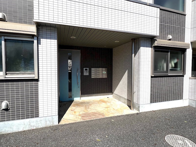 エントランス　エントランスは安全配慮のオートロック付きです