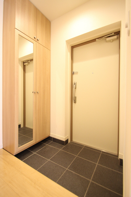 玄関　同タイプ別室の参考写真です。※現況優先