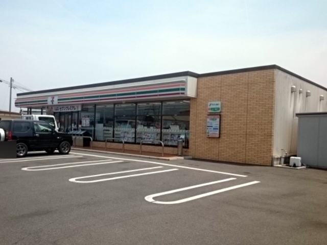 コンビニ　セブンイレブン宇部厚南中央店（コンビニ）まで800m