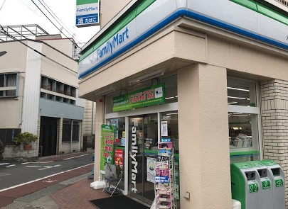 コンビニ　ファミリーマート大井二丁目店（コンビニ）まで331m