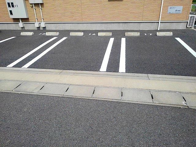 駐車場　駐車場