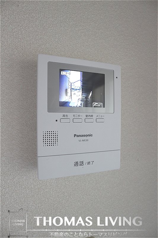 セキュリティ　来客者が確認できるモニター付きインターフォンです。