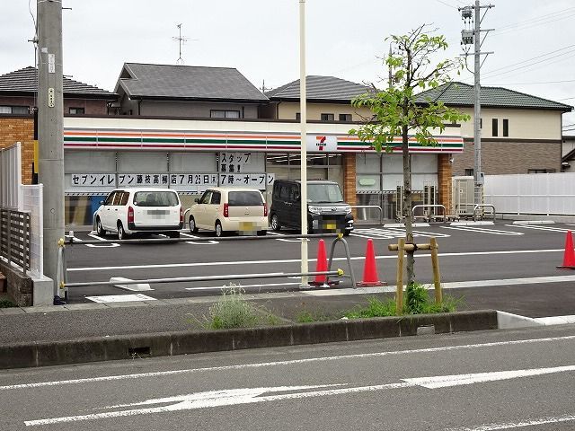 コンビニ　セブンイレブン（コンビニ）まで350m