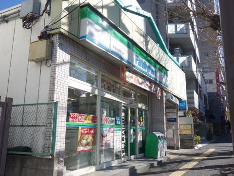 コンビニ　ファミリーマート 本駒込駅前店（コンビニ）まで140m