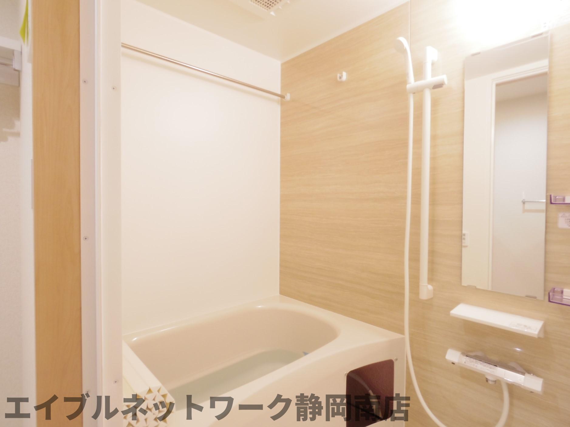 バス・シャワールーム　落ち着いた空間のお風呂です