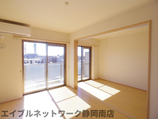 その他部屋・スペース　明るい色調の室内です