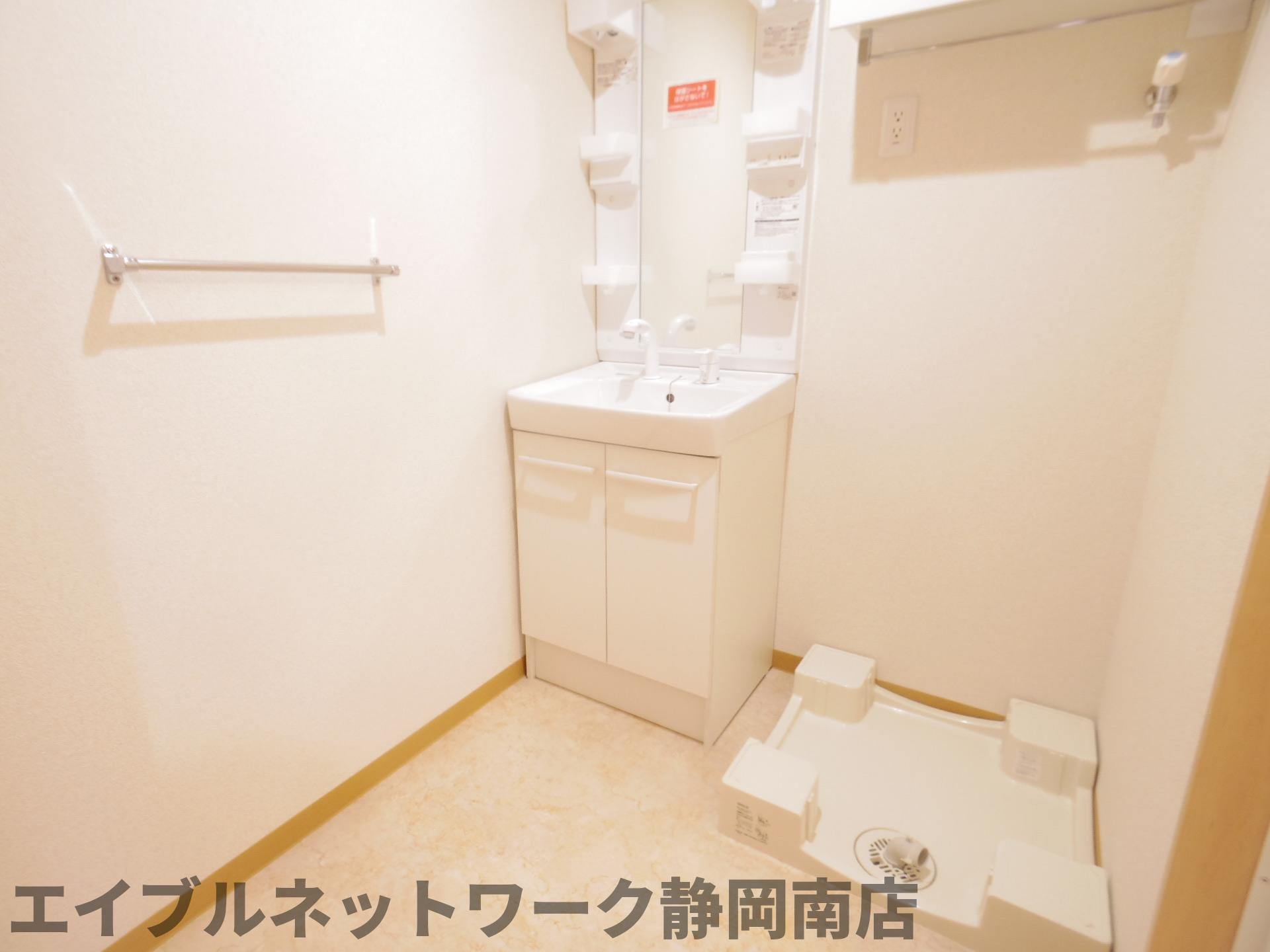洗面設備　スペースが確保できる洗面所です