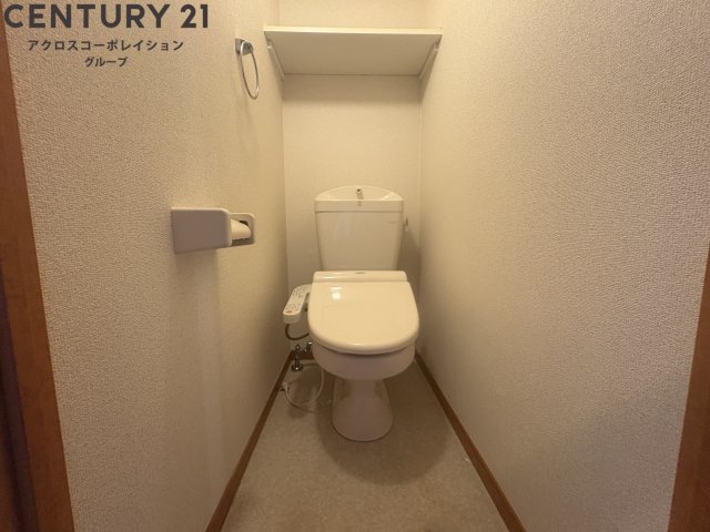 トイレ　バストイレ別でオススメ！温水洗浄便座付き！