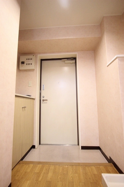 玄関　同物件別号室のものです。