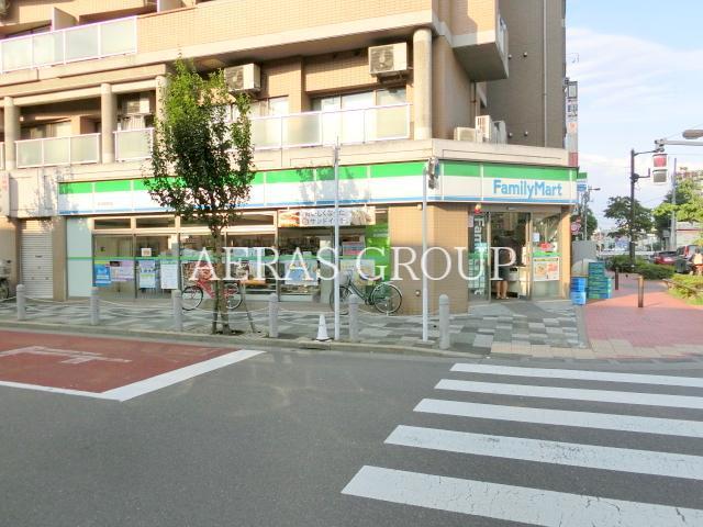コンビニ　ファミリーマート赤羽駅南店（コンビニ）まで140m