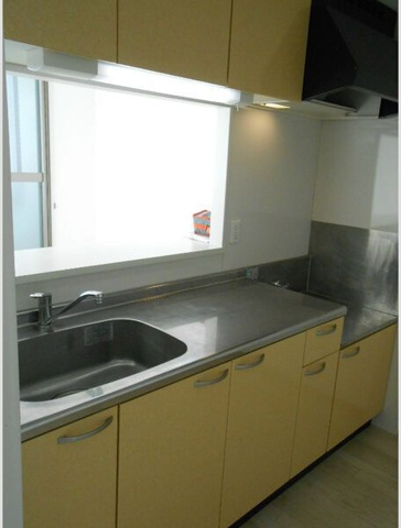 キッチン　※写真は同じマンションの違う部屋のものになります。