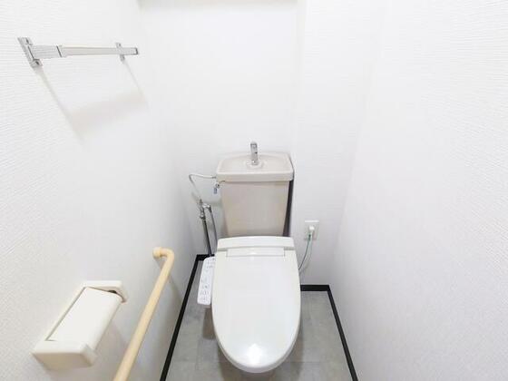 トイレ　別部屋の写真になります。（２０５号室）