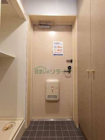 玄関　別部屋参考写真となります。