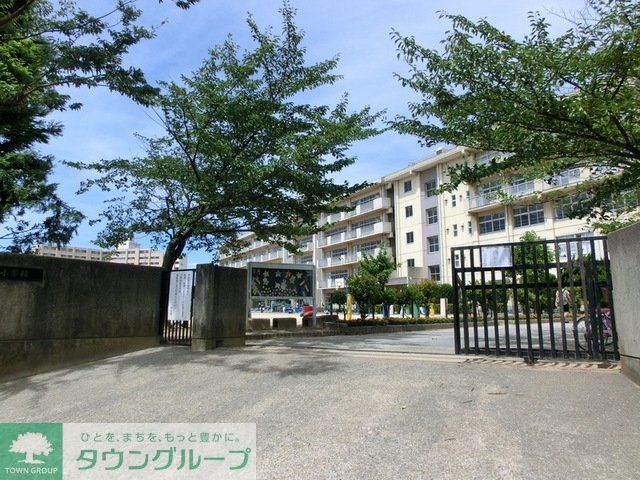 小学校　横須賀小学校（小学校）まで540m