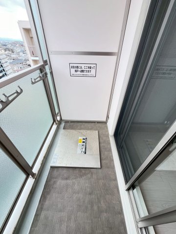 バルコニー　暖かな日差しのふりそそぐバルコニー