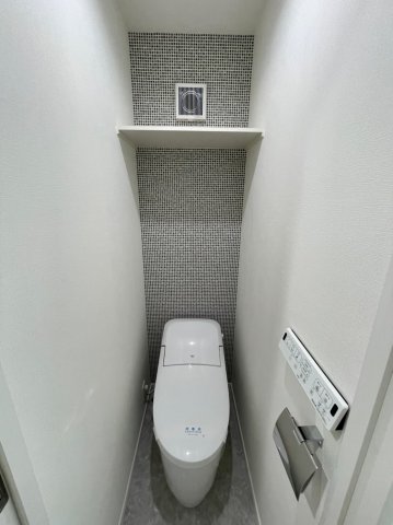 トイレ　温水洗浄便座機能付き