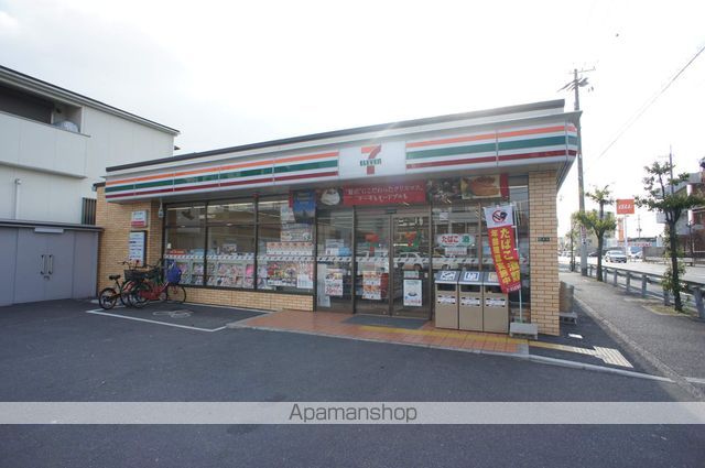コンビニ　セブンイレブン（コンビニ）まで878m