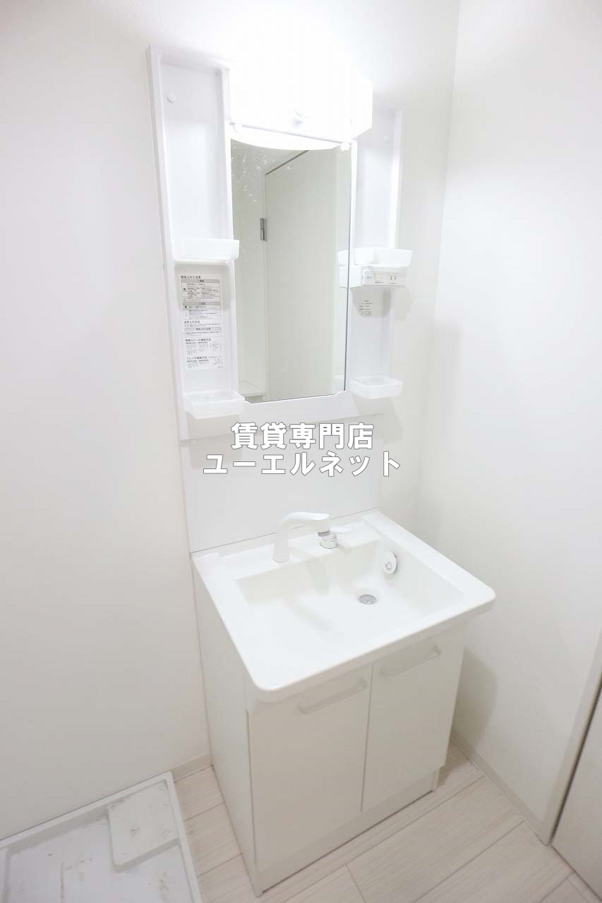 洗面設備　清潔感ある独立洗面台で毎日気持ちよく♪