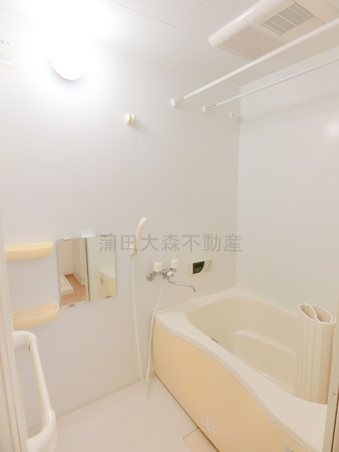 バス・シャワールーム　浴室乾燥、追い焚き機能付きバスルーム　お風呂