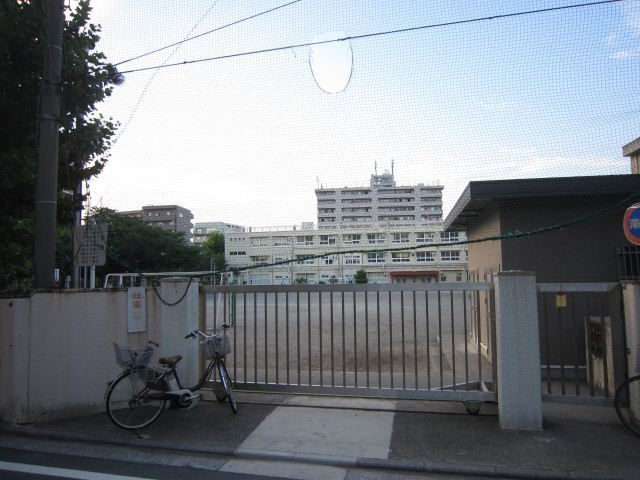 小学校　横浜市立豊岡小学校（小学校）まで132m