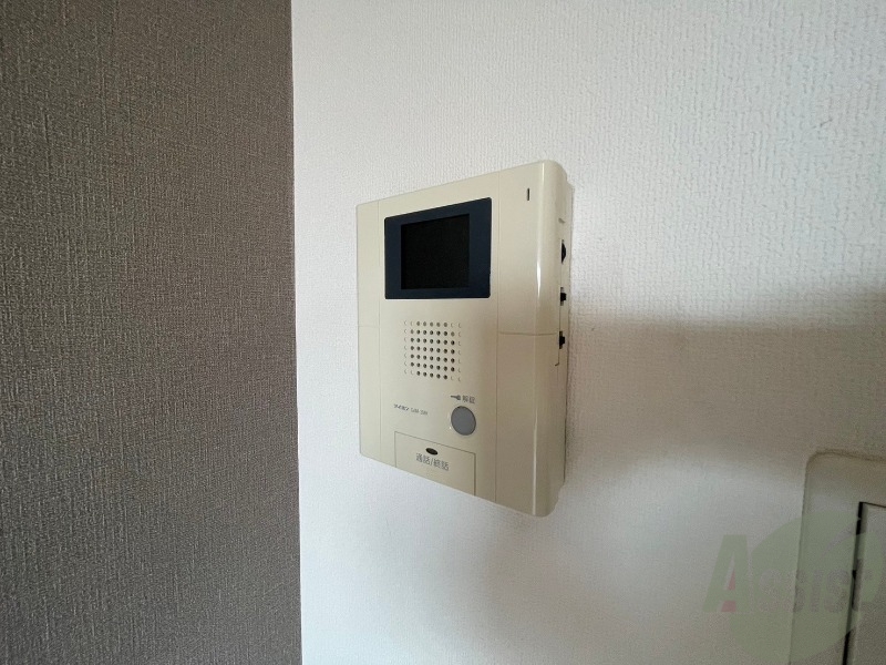 セキュリティ　ＴＶモニター付インターホンです。来客者の顔が見えるので安心！