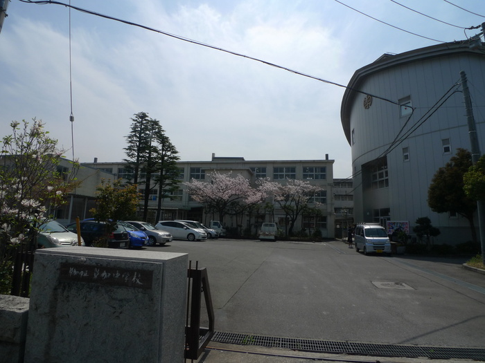中学校　草加中学校（中学校）まで630m