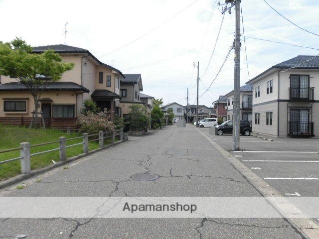 その他　南側道路（その他）まで0m