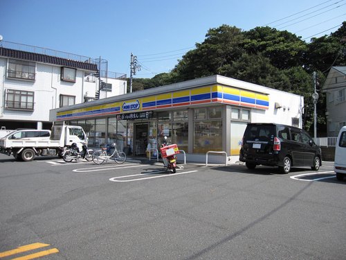 コンビニ　ミニストップ横須賀根岸町店（コンビニ）まで476m
