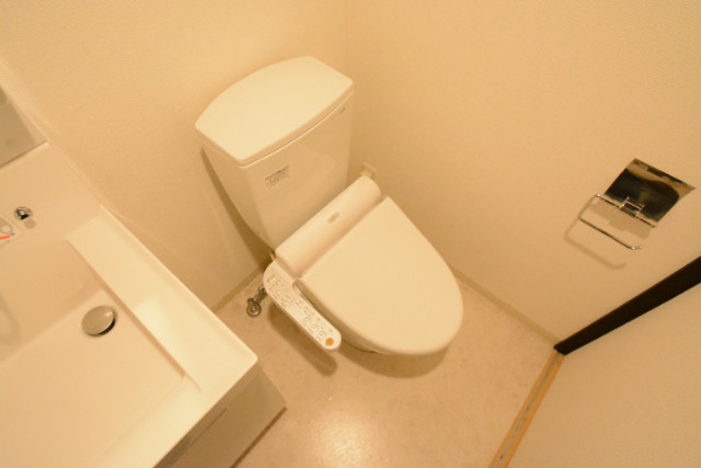 トイレ　ウォシュレット標準装備のきれいなトイレです。