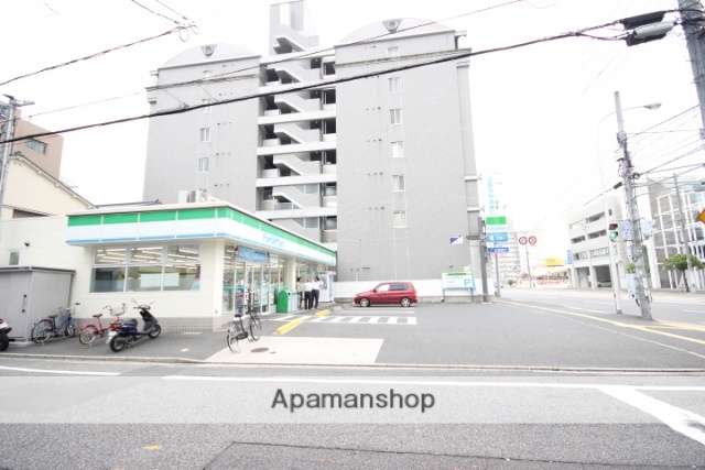 コンビニ　ファミリーマート（コンビニ）まで382m
