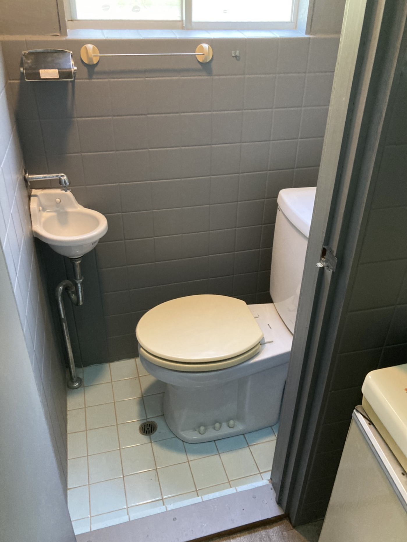 園部戸建てのトイレ写真