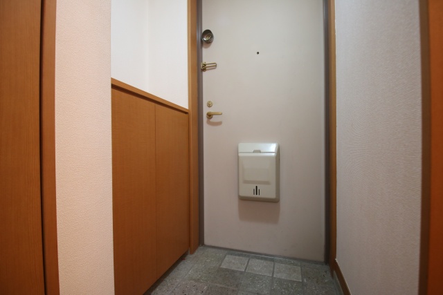 玄関　※別室の参考写真の為、現況優先です。