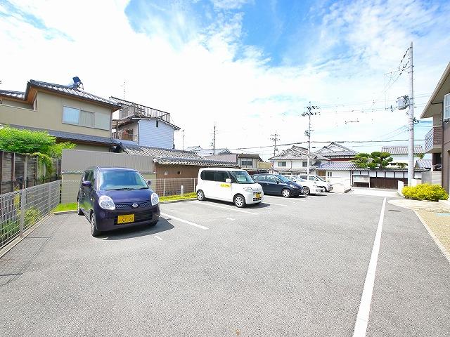 駐車場　車をお持ちの方に嬉しい駐車場付きの物件です