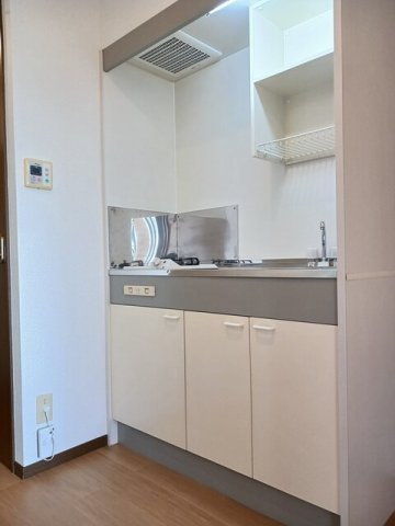 キッチン　コンパクトなキッチンで掃除もラクラク