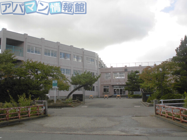 小学校　新潟市立新津第三小学校（小学校）まで800m
