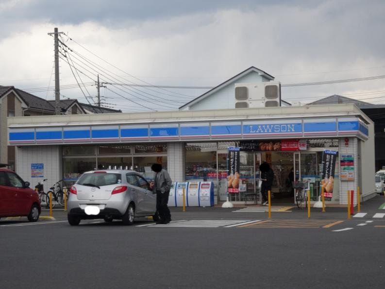 コンビニ　ローソン越谷宮本店（コンビニ）まで740m