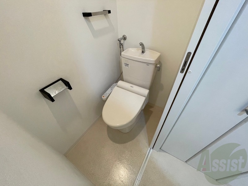 トイレ　こちらはトイレです。清潔感があり、安心して使用できます。