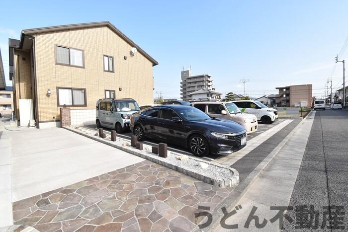 駐車場　うどん県のお部屋探しはうどん不動産へ うどんちゃんとLINE