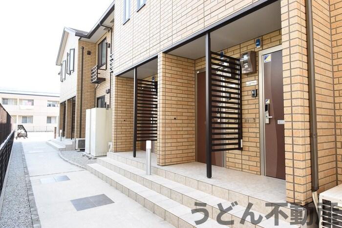 エントランス　うどん県のお部屋探しはうどん不動産へ うどんちゃんとLINE