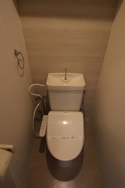 トイレ　同物件別号室のものです。